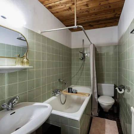 Pinetree Bed & Breakfast 3*