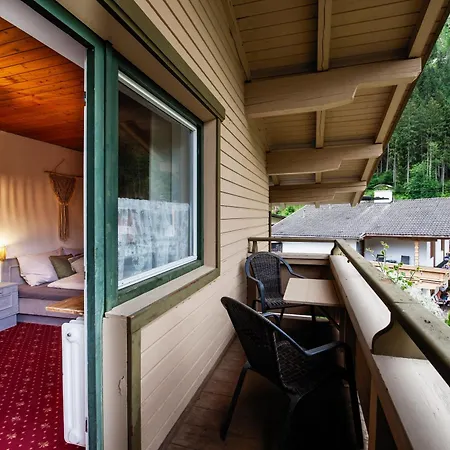 Pinetree Bed & Breakfast 3*