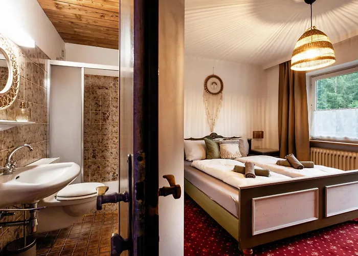 Pinetree Bed & Breakfast 3*